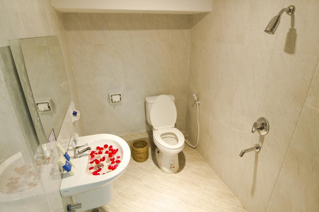 Shwe Htee Guest House Yangon Exterior photo